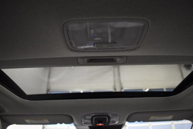 Used 2025 Hyundai Elantra Limited FWD image 24