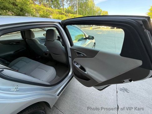 Used 2018 Chevrolet Malibu LT w/ Driver Confidence Package image 12
