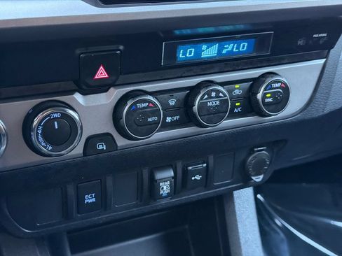 Used 2023 Toyota Tacoma SR5 AWD/4WD image 28