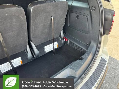 Used 2018 Ford Explorer XLT w/ Equipment Group 202A AWD/4WD image 31
