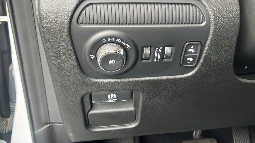 Used 2024 Jeep Wagoneer L Series II w/ Flexible Seating Group AWD/4WD image 11