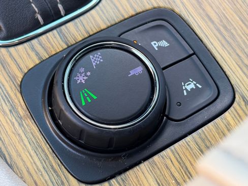 Used 2019 GMC Acadia Denali w/ Technology Package FWD image 36