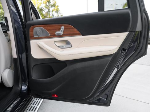 Used 2021 Mercedes-Benz GLS 450 4MATIC image 35