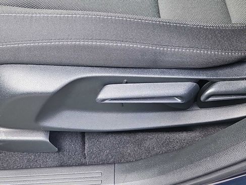 Used 2025 Honda CR-V LX image 17