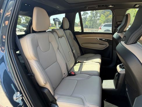 Certified 2026 Volvo XC90 T8 Ultra w/ Protection Package AWD/4WD image 12