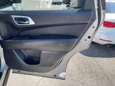 Used 2017 Nissan Pathfinder Platinum FWD image 29