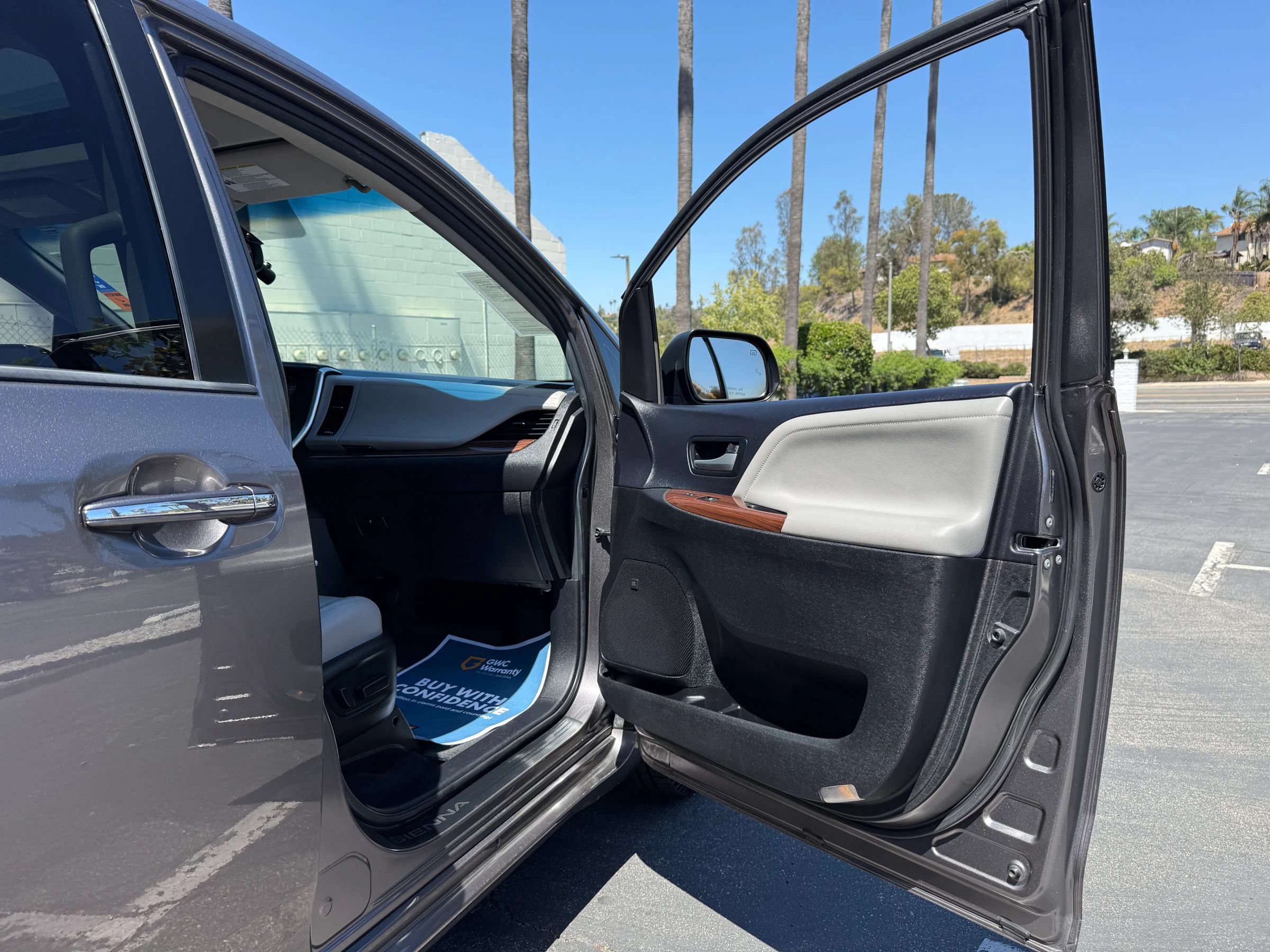 Used 2015 Toyota Sienna Limited FWD image 29
