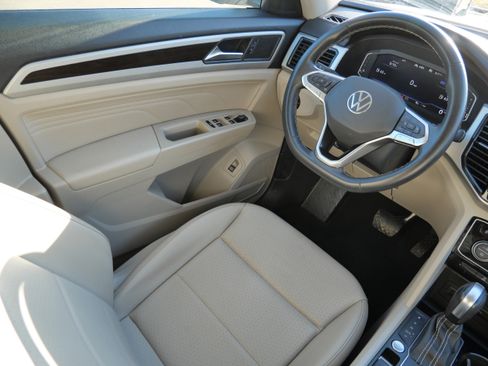 Certified 2023 Volkswagen Atlas SE w/ Black Wheel Package AWD/4WD image 9