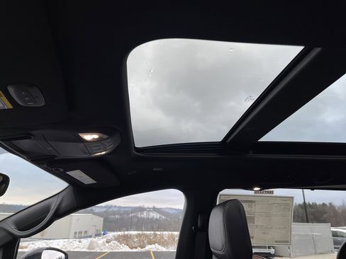 New 2026 Chrysler Pacifica Limited w/ Trailer Tow Group image 6