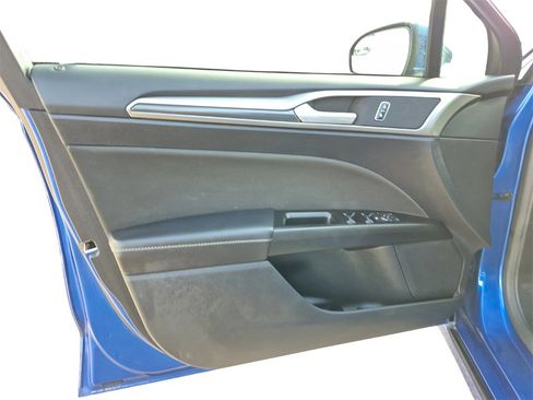 Used 2017 Ford Fusion SE w/ Equipment Group 201A image 26