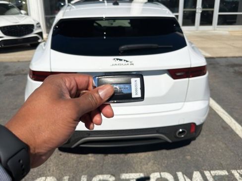 Used 2022 Jaguar E-PACE SE image 4