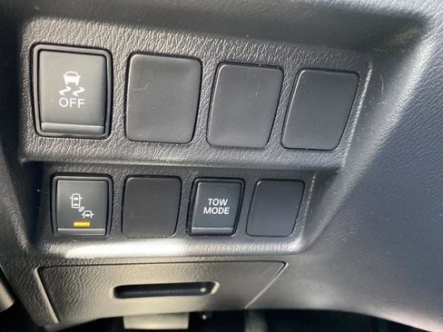 Used 2020 Nissan Pathfinder SV AWD/4WD image 32