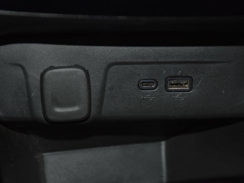 Used 2025 Chevrolet Trax LT w/ LT Convenience Package FWD image 19