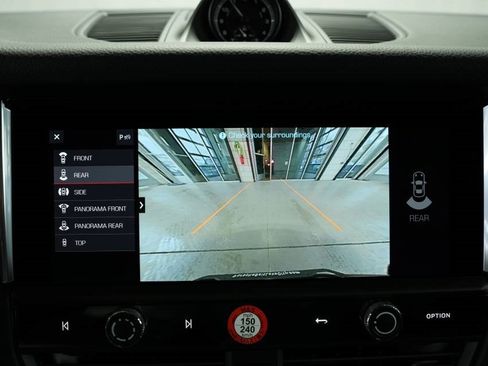 Used 2025 Porsche Macan image 19