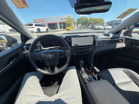 Used 2026 Toyota Camry XLE FWD image 10