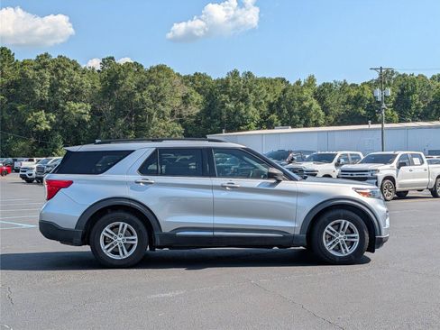 Used 2020 Ford Explorer XLT w/ Equipment Group 202A RWD image 6