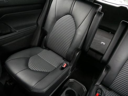 Certified 2025 Toyota Highlander XSE AWD/4WD image 12