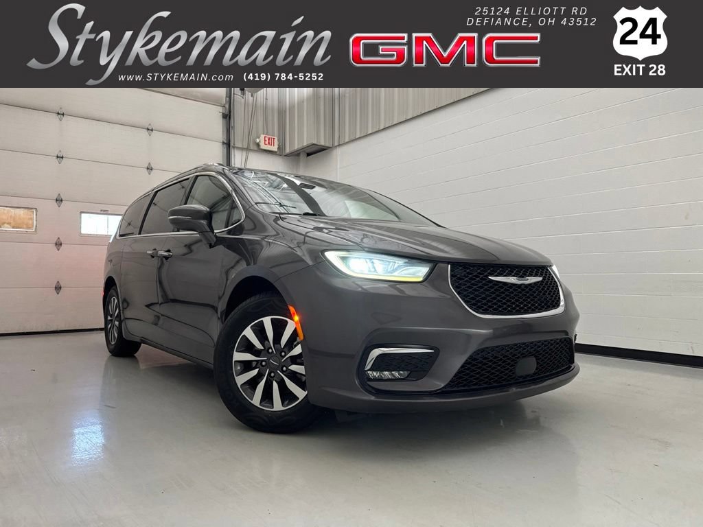 Used 2021 Chrysler Pacifica Touring-L FWD image 1