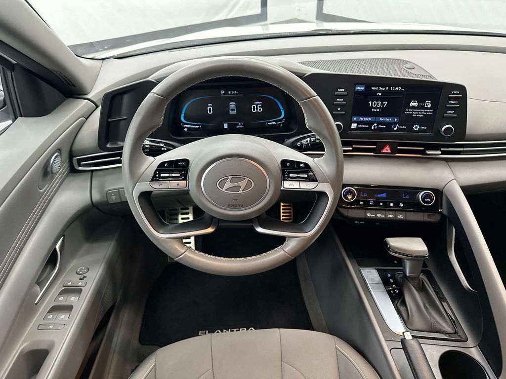 Certified 2025 Hyundai Elantra Sport FWD image 21