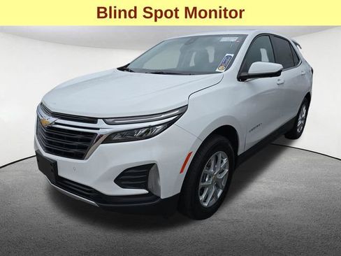 Used 2022 Chevrolet Equinox LS w/ LS Convenience Package AWD/4WD image 4