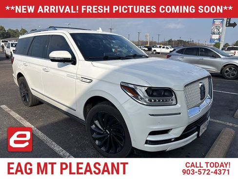 Used 2021 Lincoln Navigator Reserve image 1