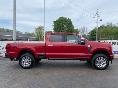 Used 2023 Ford F250 Platinum AWD/4WD image 2