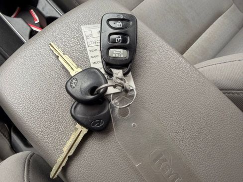 Used 2018 Hyundai Elantra SE FWD image 32