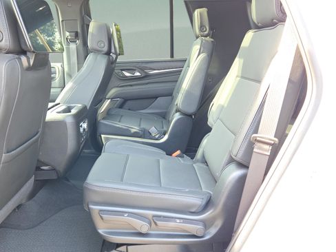 Used 2024 GMC Yukon Denali w/ Advanced Technology Package AWD/4WD image 10