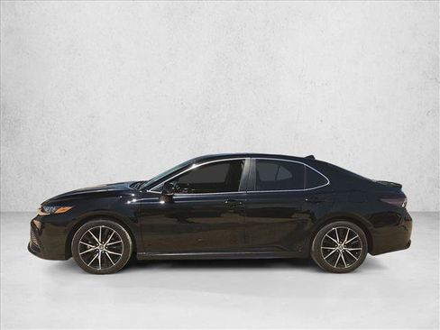 Used 2024 Toyota Camry SE FWD image 9