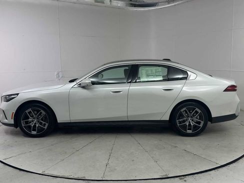 New 2026 BMW 530i xDrive w/ Premium Package AWD/4WD image 5