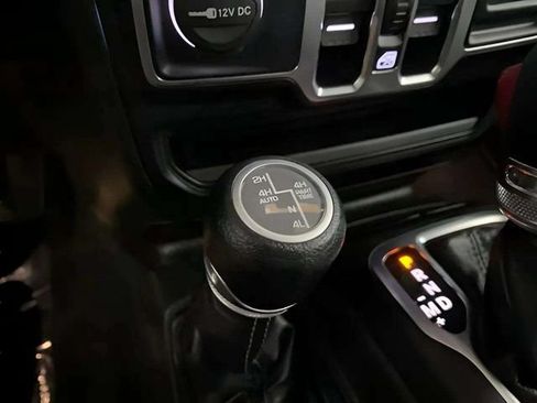 Used 2024 Jeep Wrangler Unlimited w/ Convenience Group AWD/4WD image 57