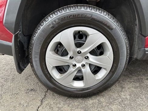Used 2020 Toyota RAV4 LE image 27