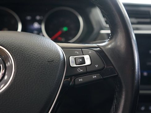 Used 2018 Volkswagen Tiguan SE w/ Front Fog Lights Package FWD image 30