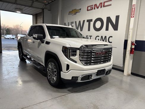 Used 2023 GMC Sierra 1500 Denali w/ Technology Package image 2
