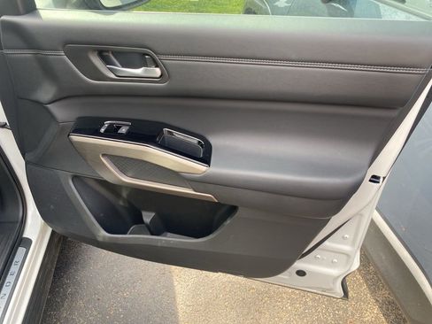 Used 2024 Nissan Pathfinder Platinum w/ Cargo Package image 42