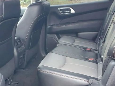 Used 2020 Nissan Pathfinder SL image 10