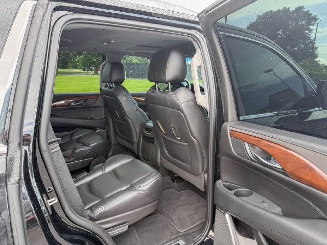 Used 2018 Cadillac Escalade Luxury RWD image 12