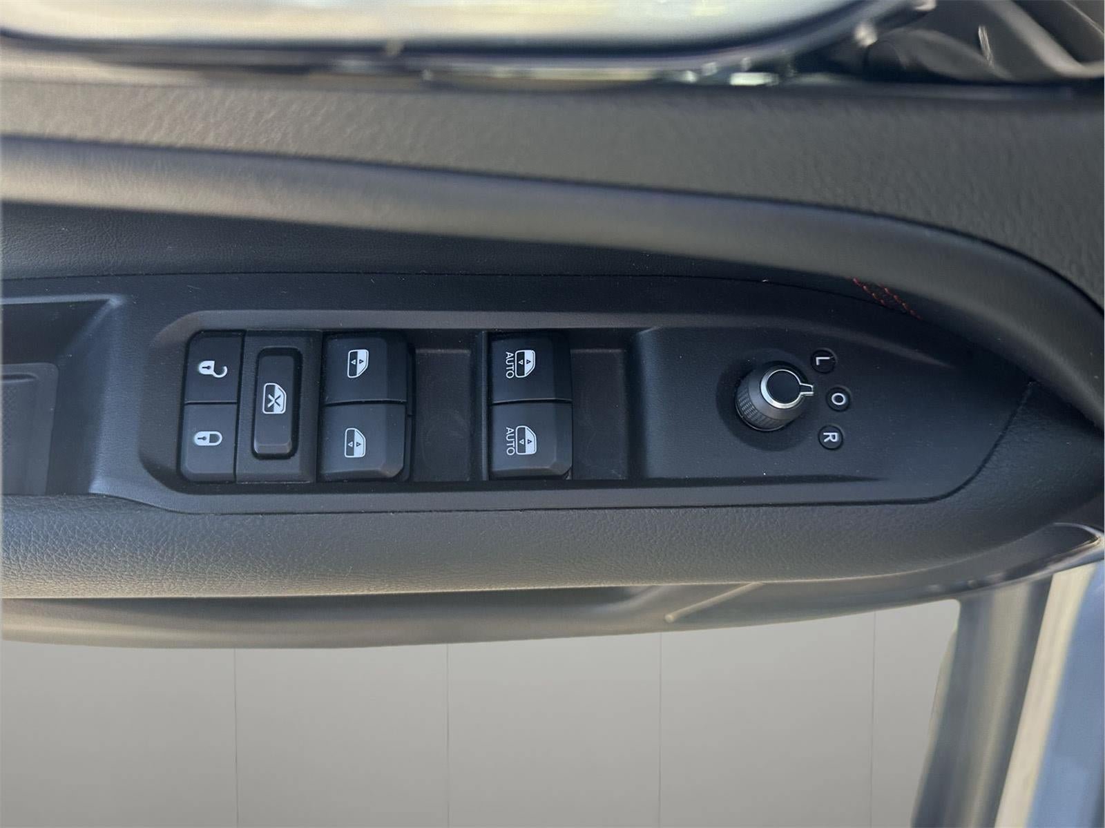 Used 2025 Jeep Compass Trailhawk AWD/4WD image 15