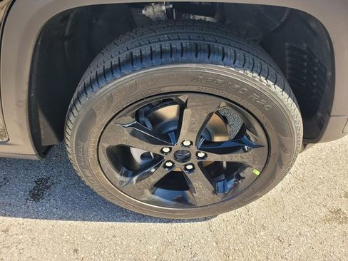 New 2026 Jeep Grand Cherokee Limited w/ Limited Altitude Package image 17