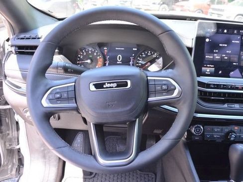 Used 2023 Jeep Compass Latitude w/ Convenience Group AWD/4WD image 18