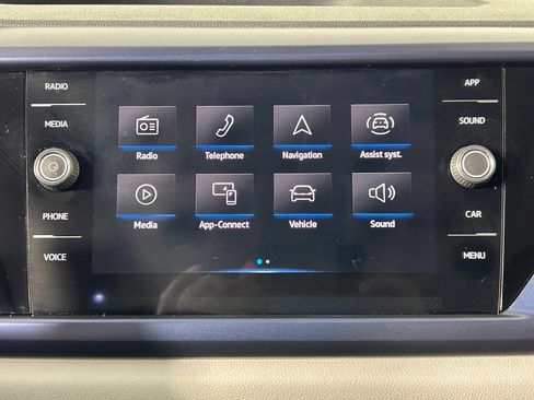 Used 2022 Volkswagen Taos SE w/ Panoramic Sunroof Package AWD/4WD image 17