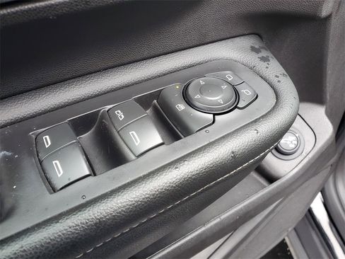 Used 2024 GMC Terrain SLT image 21