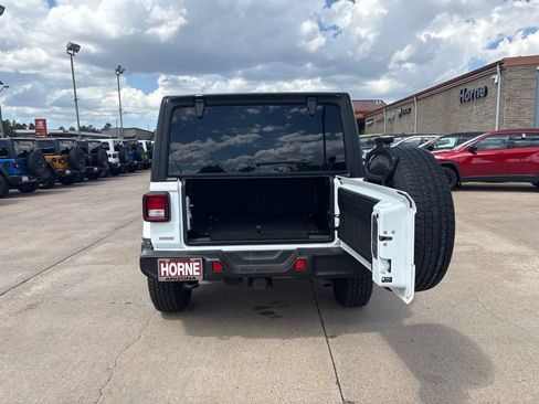 Used 2023 Jeep Wrangler Unlimited Sahara AWD/4WD image 9