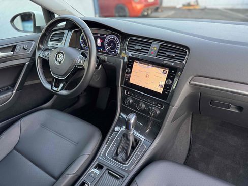 Used 2017 Volkswagen e-Golf SEL Premium w/ Driver Assistance Package image 16