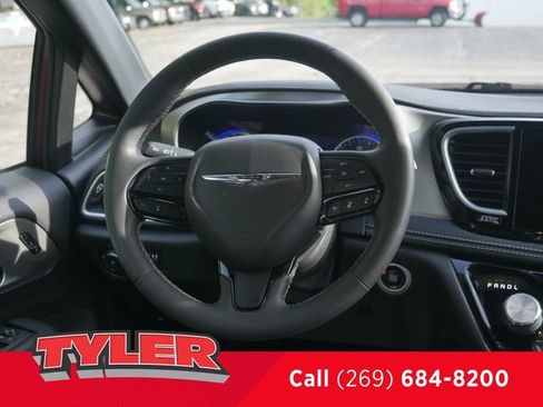 Used 2023 Chrysler Pacifica Limited w/ Uconnect Theater Family Group FWD image 46