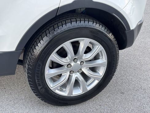 Used 2016 Land Rover Range Rover Evoque SE image 9