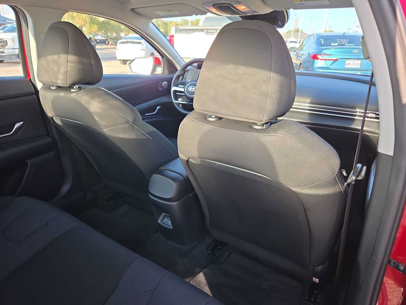 Used 2025 Hyundai Elantra SE FWD image 16