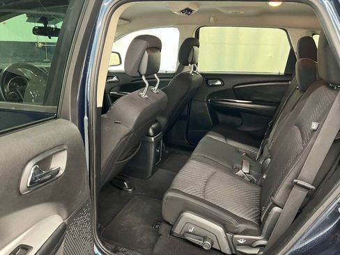 Used 2014 Dodge Journey SXT w/ Flexible Seating Group FWD image 9