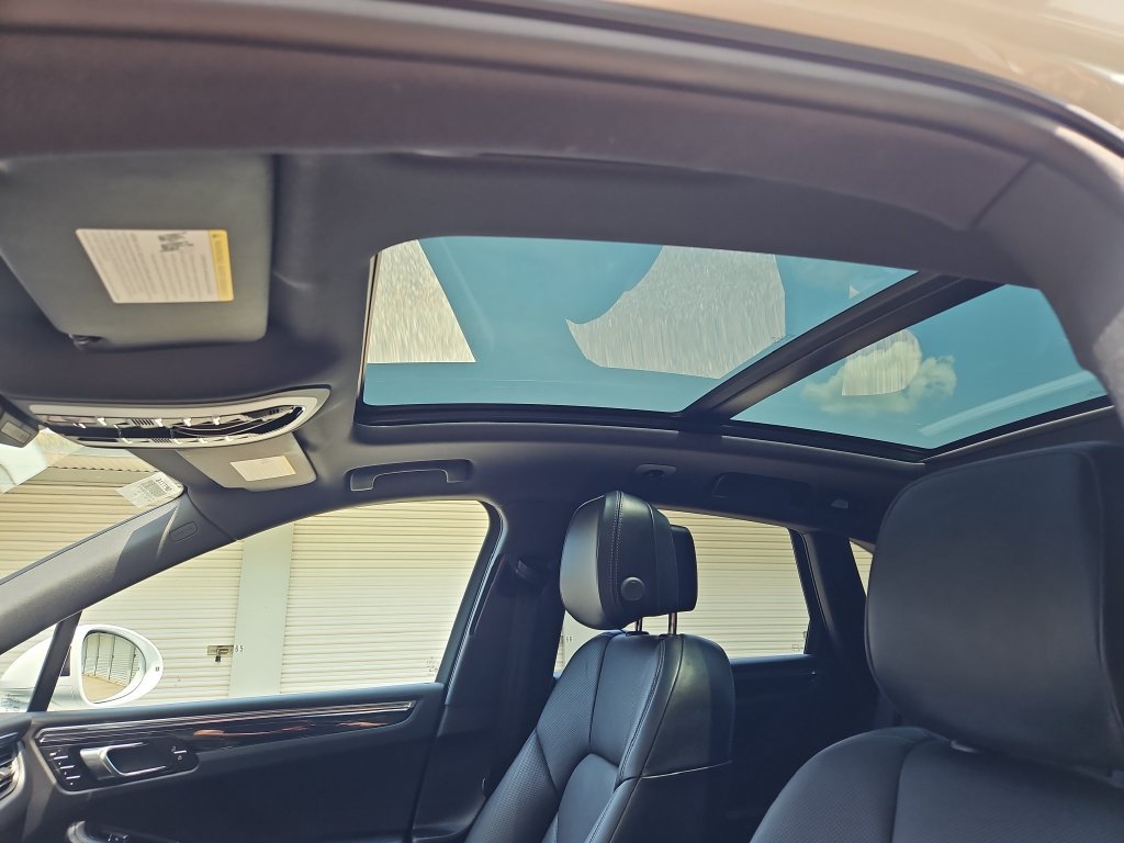 Certified 2026 Porsche Macan AWD/4WD image 15