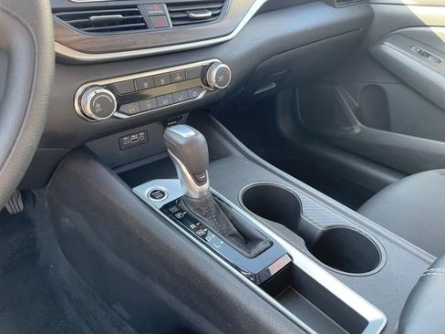 Used 2025 Nissan Altima 2.5 SV FWD image 42